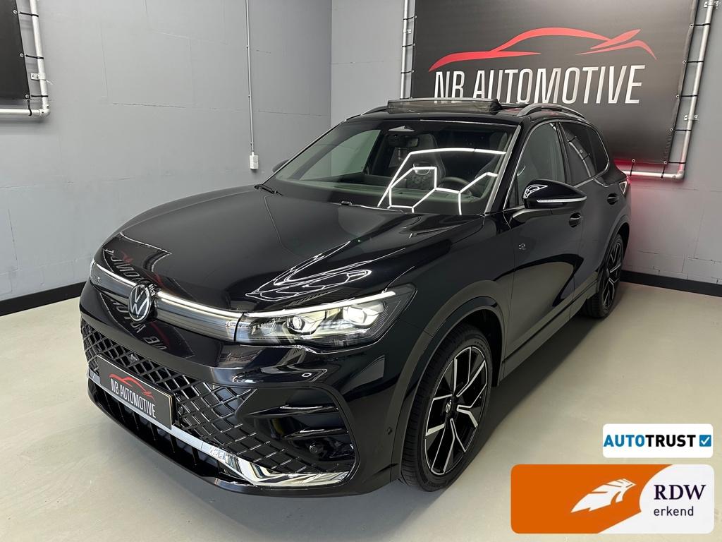 Volkswagen Tiguan 1.5 eTSI R-Line Business, Auto's, Euro 6, 4 cilinders, 150 pk, Zwart