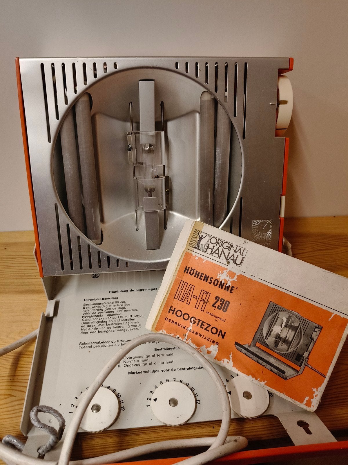 Vintage Hanau Höhensonne HA-FI 230 Gezichtsbruiner, Witgoed en Apparatuur, Ophalen of Verzenden, Gebruikt, Gezichtsbruiner, Minder dan 10 lampen