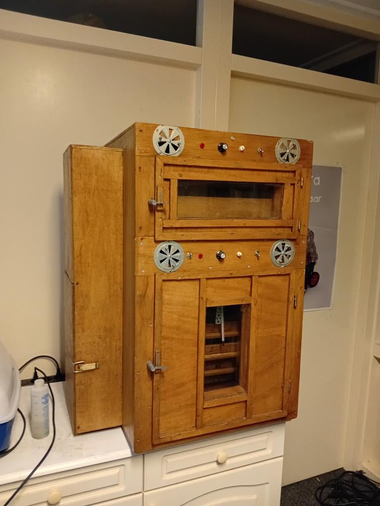 Grote houten broedmachine +/- 140 eieren en uitkomkast, Dieren en Toebehoren, Pluimvee | Toebehoren, Ophalen, Broedmachine