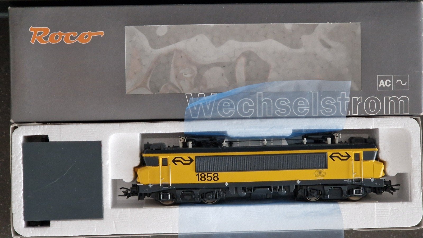 Roco NS 1800 / 1858 'Zaandam' AC digitaal (voor Märklin), Wisselstroom, Locomotief, Ophalen of Verzenden, Roco