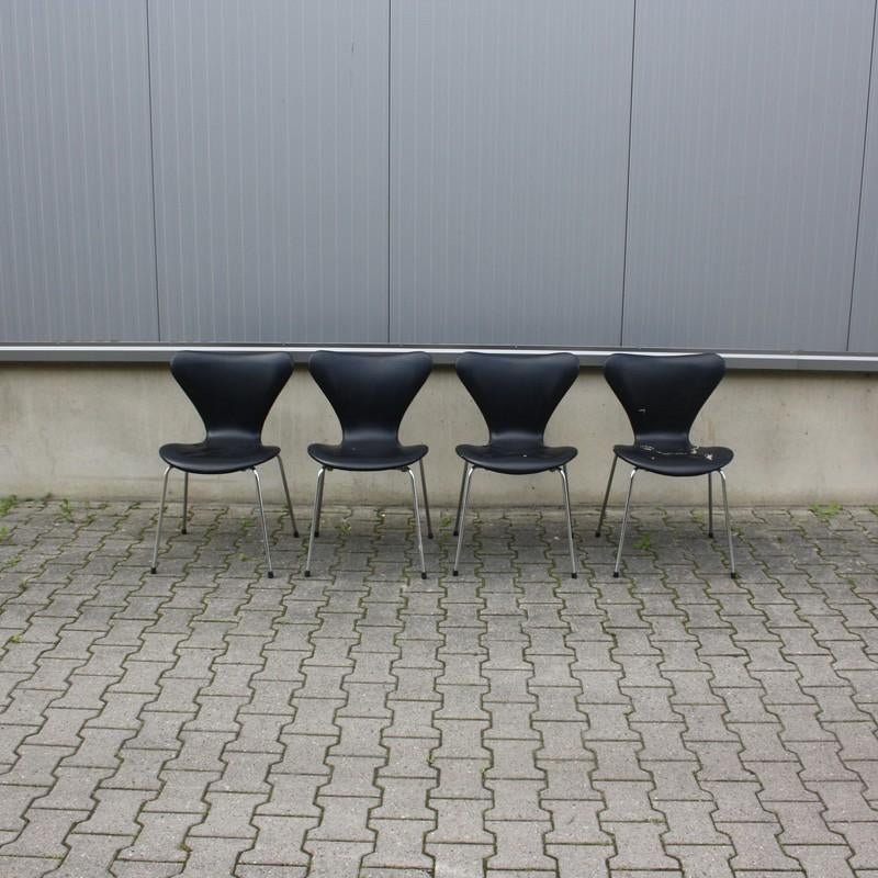 4 x 3107 Vlinderstoel ( stoffeerobjecten ) Fritz Hansen, Huis en Inrichting, Stoelen, Gebruikt, Fritz Hansen, Zwart, Leer