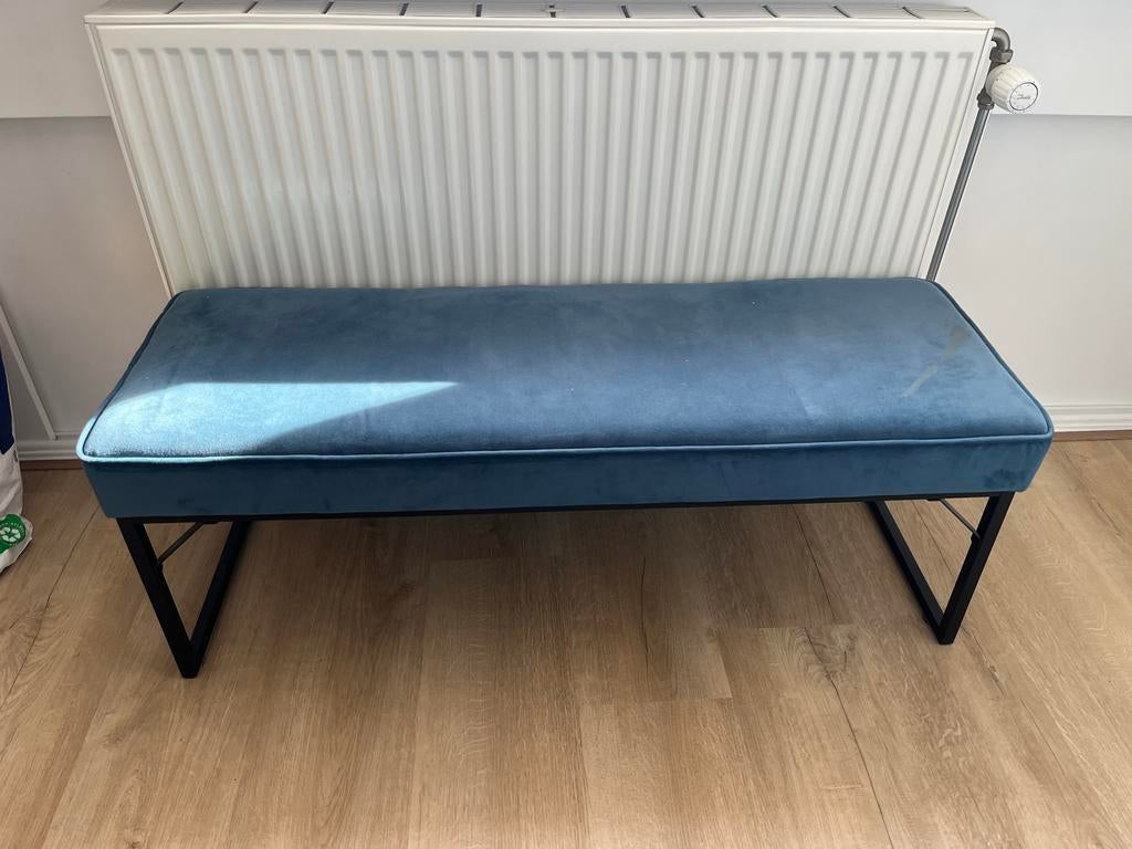 Blauw velvet bankje, Huis en Inrichting, Banken | Voetenbanken en Poefen, Ophalen, Gebruikt, 50 tot 75 cm, 100 tot 125 cm