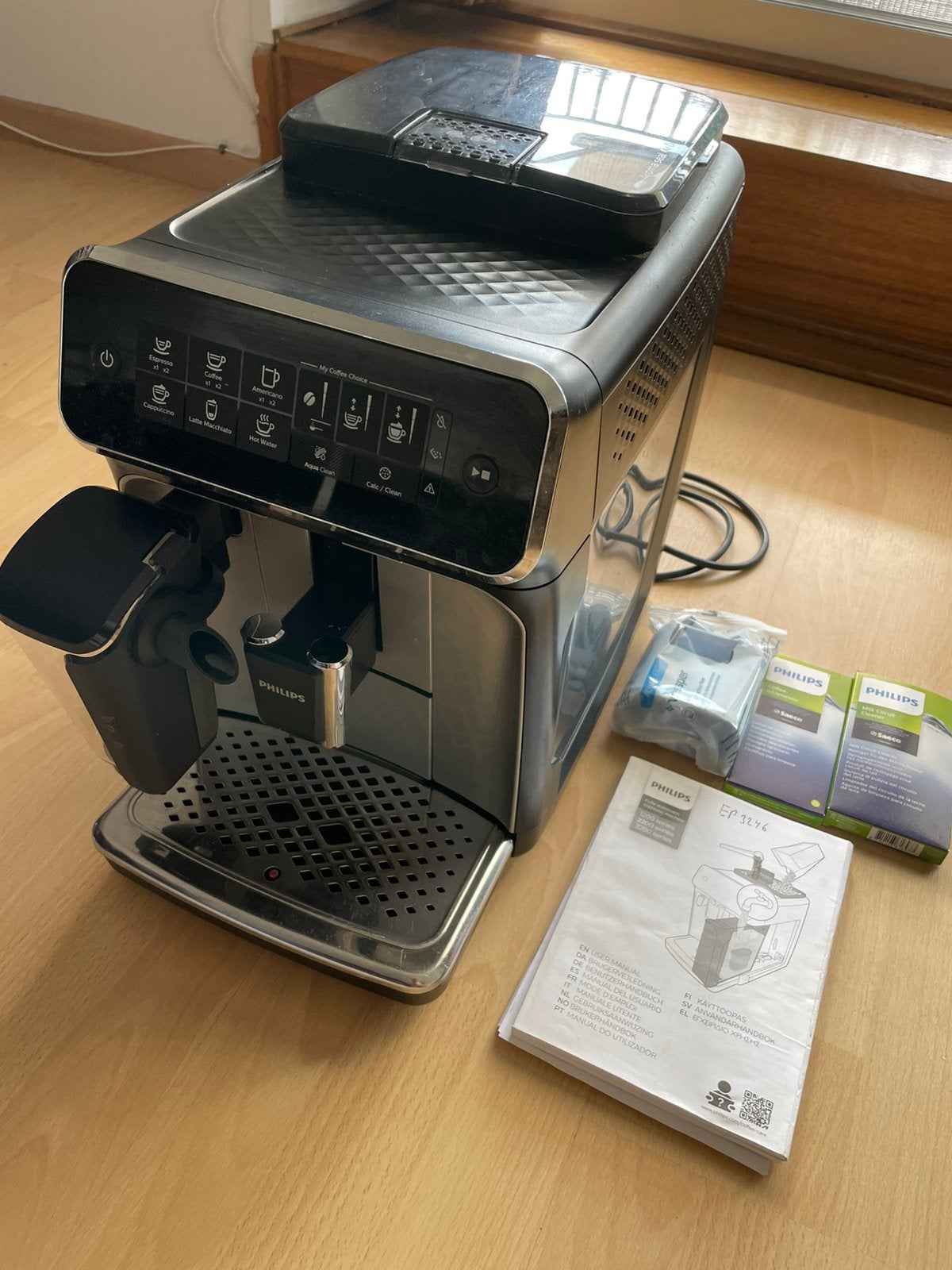 Philips espressomachine EP3246 Latte Go, Witgoed en Apparatuur, Koffiezetapparaten, Ophalen, Afneembaar waterreservoir, Espresso apparaat