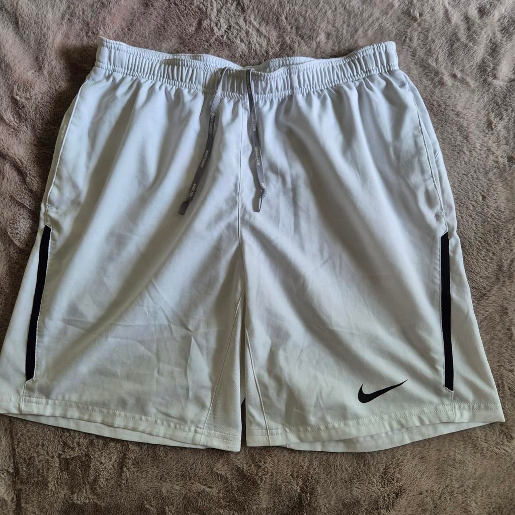 Nike tennisshort wit. Maat: M. NIEUW., Sport en Fitness, Nike, L00, Nieuw, Ophalen of Verzenden