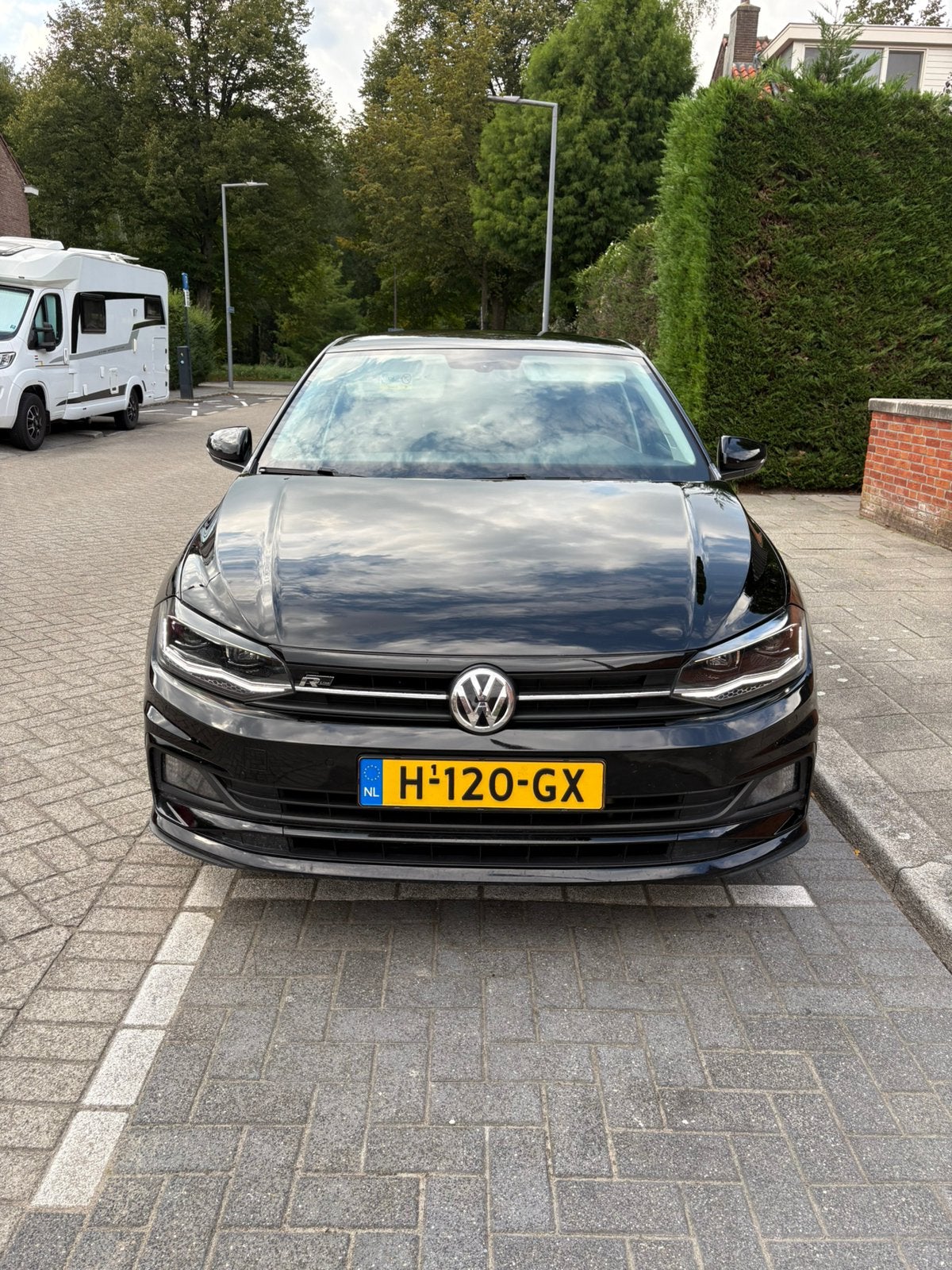 Volkswagen Polo 1.0 benzine 2018 Zwart, Auto's, 1005 kg, 40 €/maand, Zwart, LED verlichting