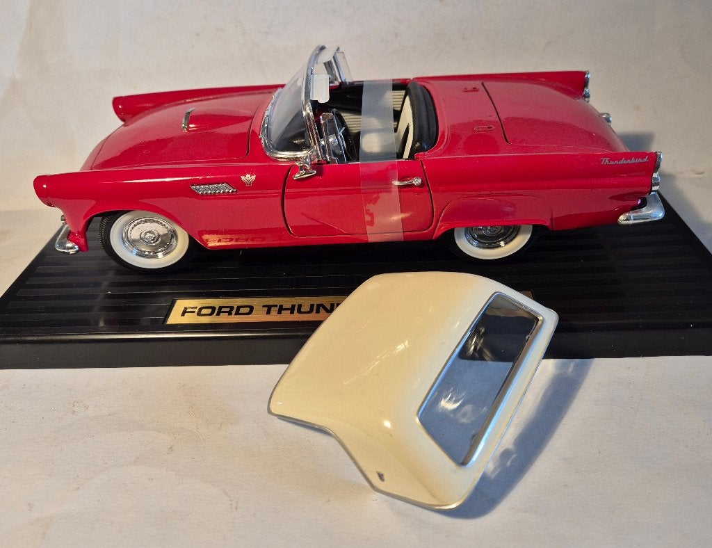 Ford Thunderbird Hartop 1955  Modelauto 1:18 in doosje, Hobby en Vrije tijd, Modelauto's | 1:18, Ophalen of Verzenden, Nieuw, Auto