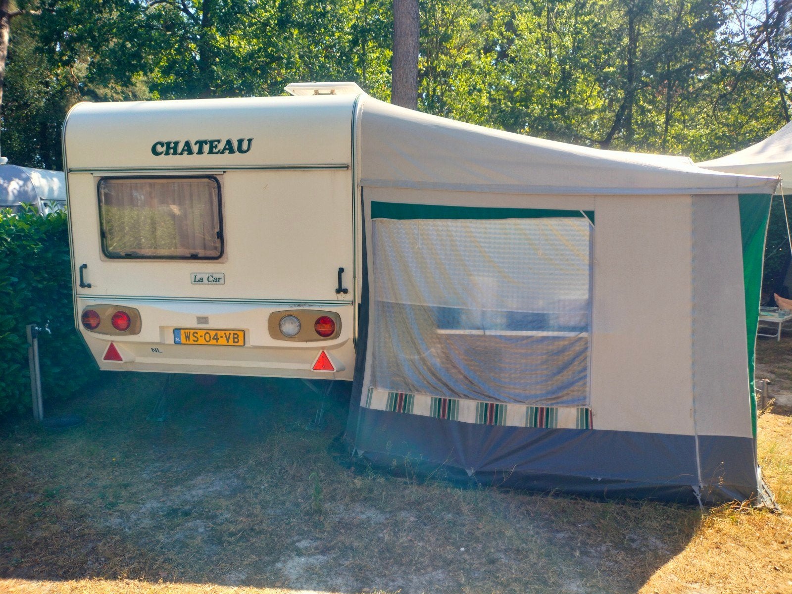 Chateau La Car 395 uit 1997 met voortent, luifel en mover, Caravans en Kamperen, Caravans, Chateau, Treinzit, Particulier, 500 - 750 kg