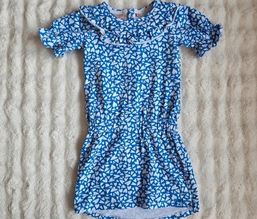 NIEUW Z8 jurkje blauw met hartjes, maat 104/110, Meisje, Z8, Nieuw, Ophalen of Verzenden