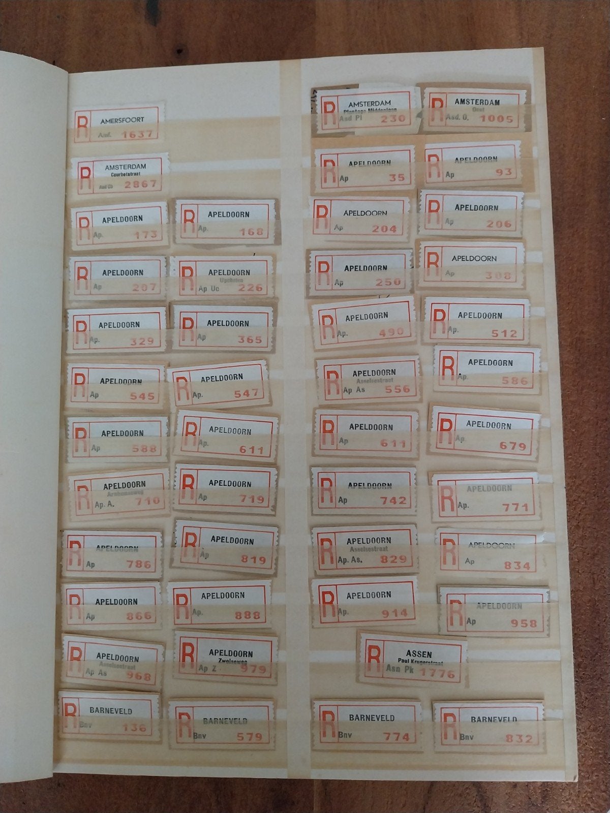 Album met Ruim 800 Aangetekende stroken op papier., Ophalen of Verzenden, Buitenland