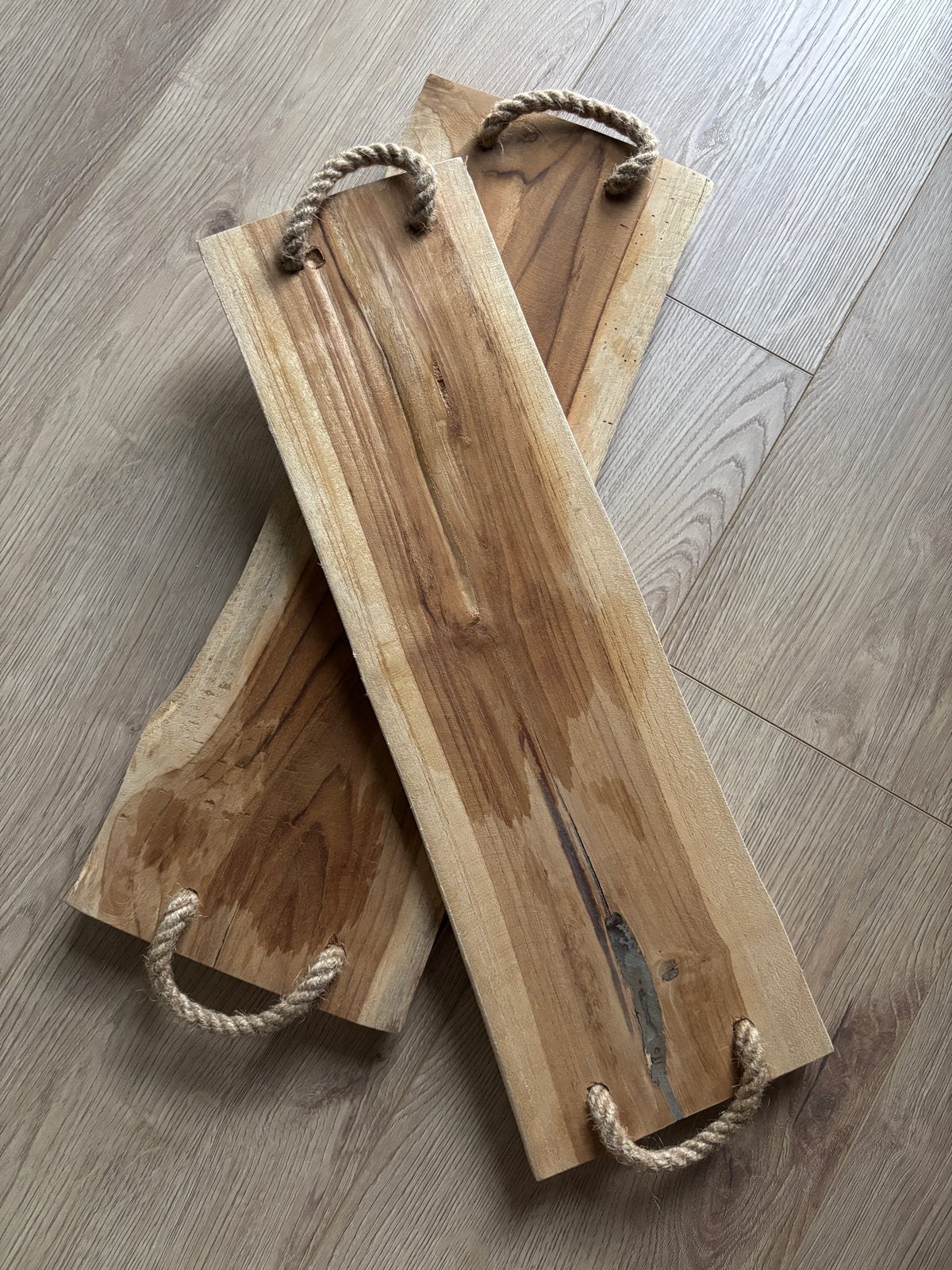 2 Houten Serveerplanken met Touw Handvatten - 55x15 cm, Serveerplank, Ophalen of Verzenden, Zo goed als nieuw, Met handvatten