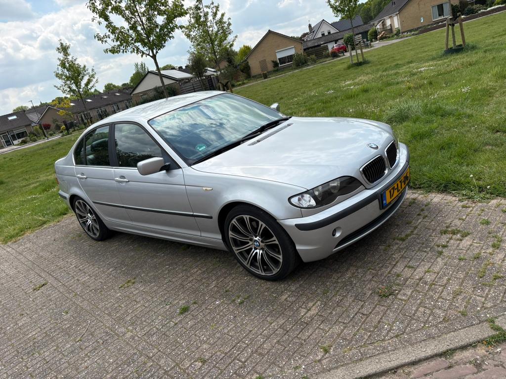 BMW 3-Serie 2.5 I 325 2003 Grijs, Auto's, Zwart, 75 €/maand, Handgeschakeld, Particulier