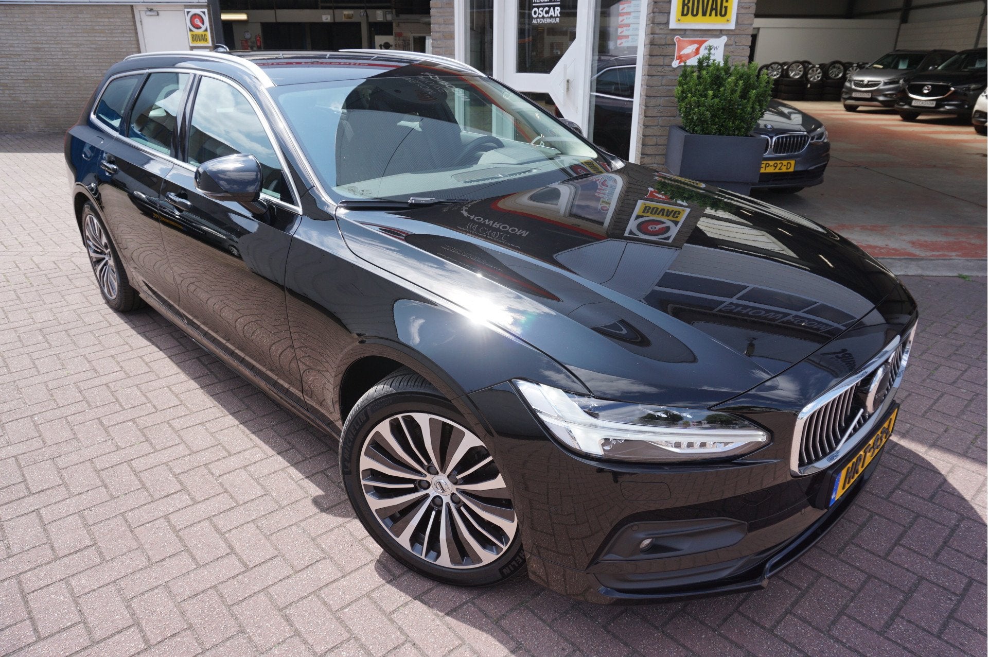 Volvo V90 2.0 B4 Momentum Pro Automaat (bj 2021), Dealer onderhouden, Zwart, 4 cilinders, Zwart