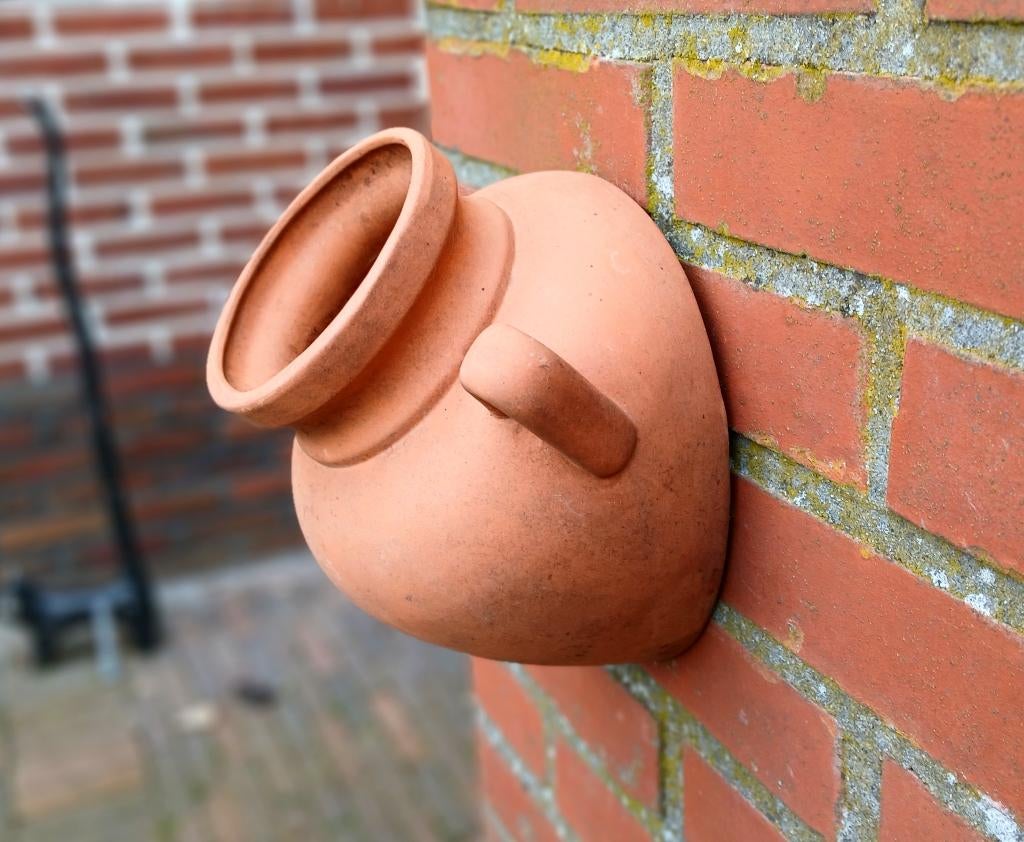 VERKOCHT Terracotta hangende bloempot - muurpot - hangbloemp, Tuin en Terras, Gebruikt, Ophalen of Verzenden, Overige vormen, Terracotta