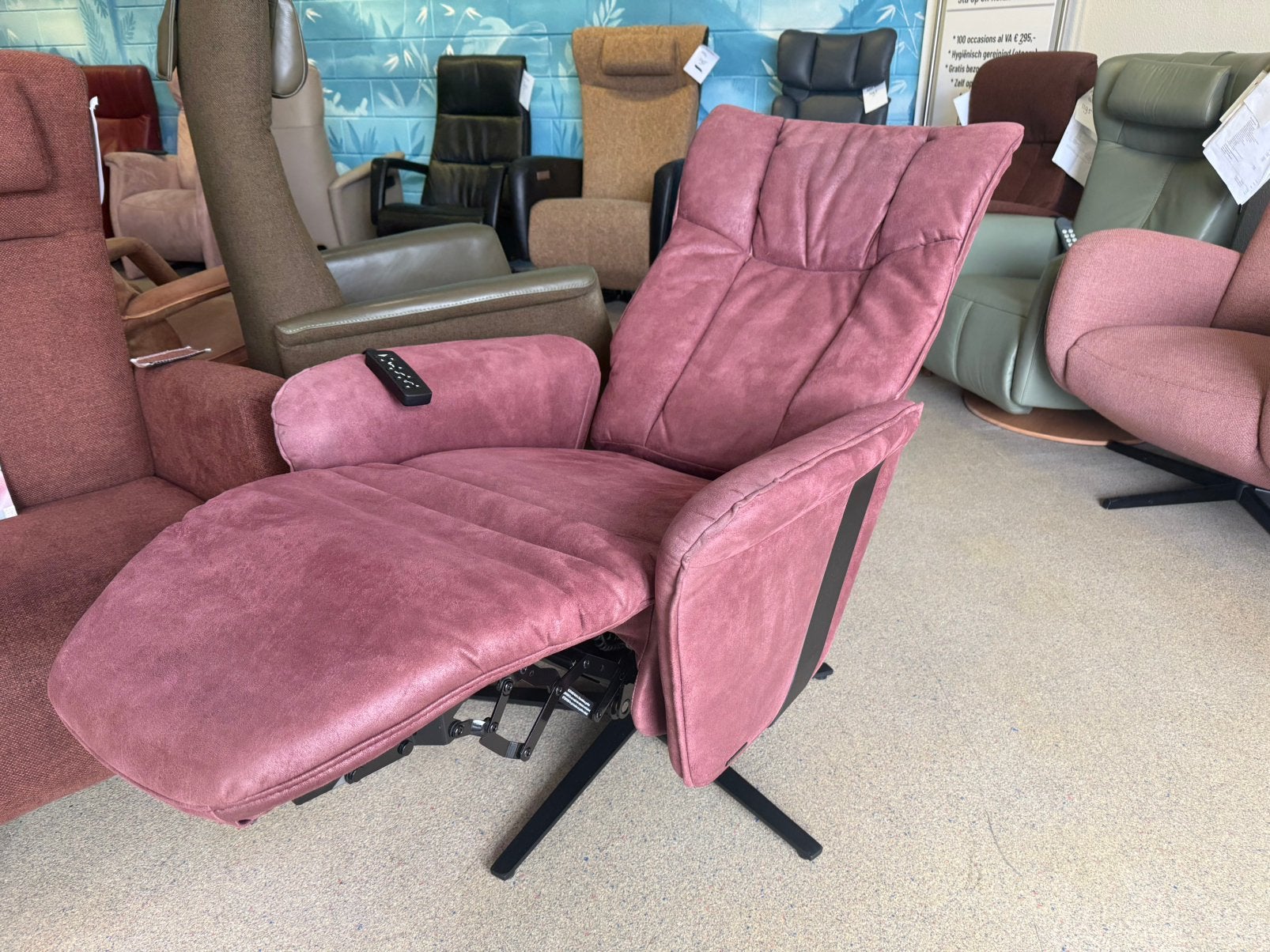 Meubelzorg Lecci sta op stoel relax fauteuil gratis bezorgd, Ophalen of Verzenden, Zo goed als nieuw, Stof, Outlet IJsselstein Lorentzlaan 12