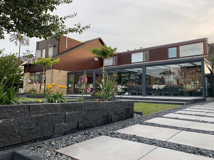 Hovenier / Bestraten - Tegelwerk, schuttingen BETAALBAAR, Diensten en Vakmensen, Tuinmannen en Stratenmakers, Garantie, Tuinontwerp