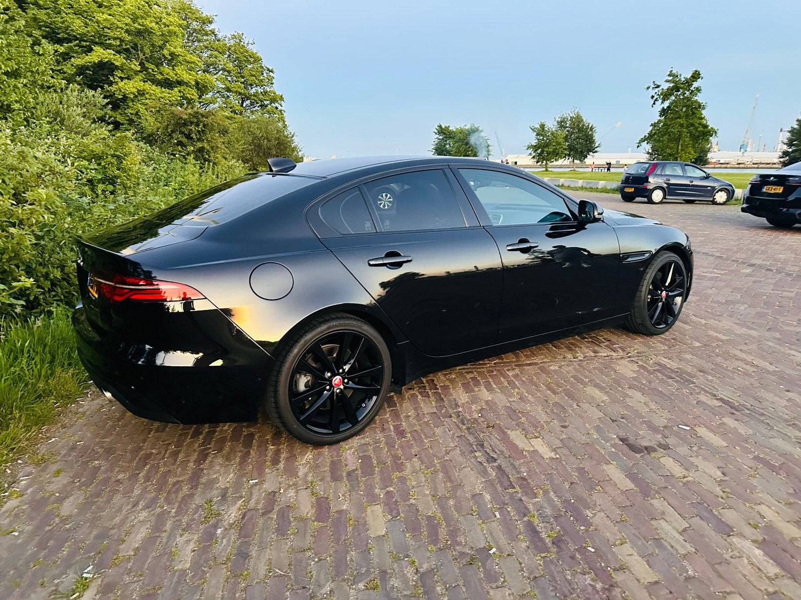 Jaguar XE 2.0 250pk AWD Automaat 2020 Zwart, Achterwielaandrijving, 1800 kg, 4 cilinders, Zwart
