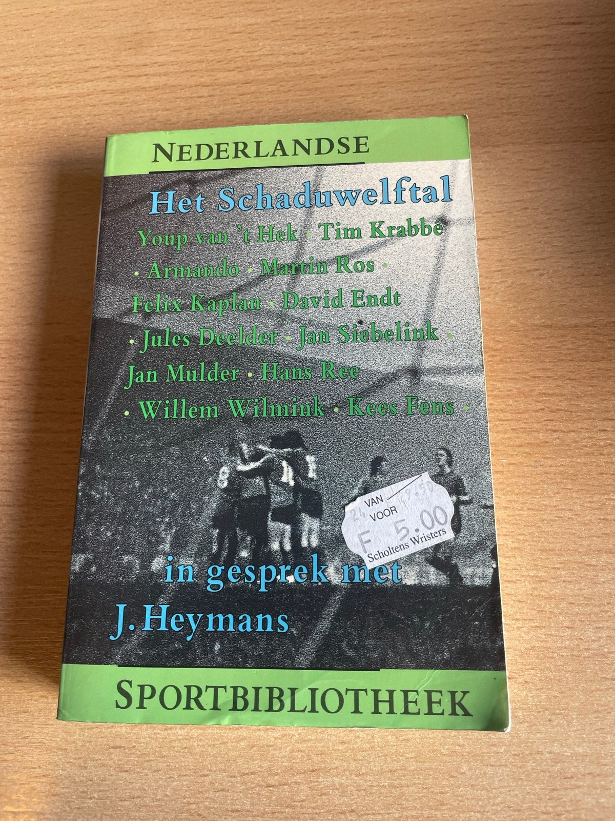 Het Schaduwelftal - Sportboek met bekende auteurs, Ophalen of Verzenden, Gelezen, Overige sporten