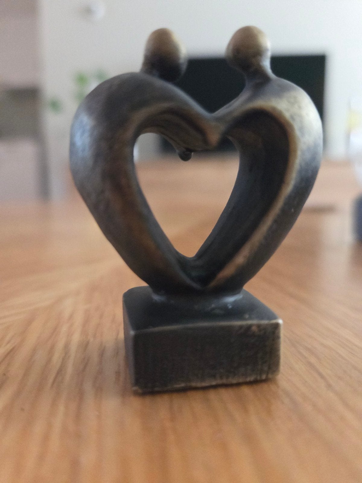 Bronzen beeldje 'Hart voor Elkaar' van Corry Ammerlaan, Antiek en Kunst, Ophalen of Verzenden, Brons, Beeld, Minder dan 20 cm