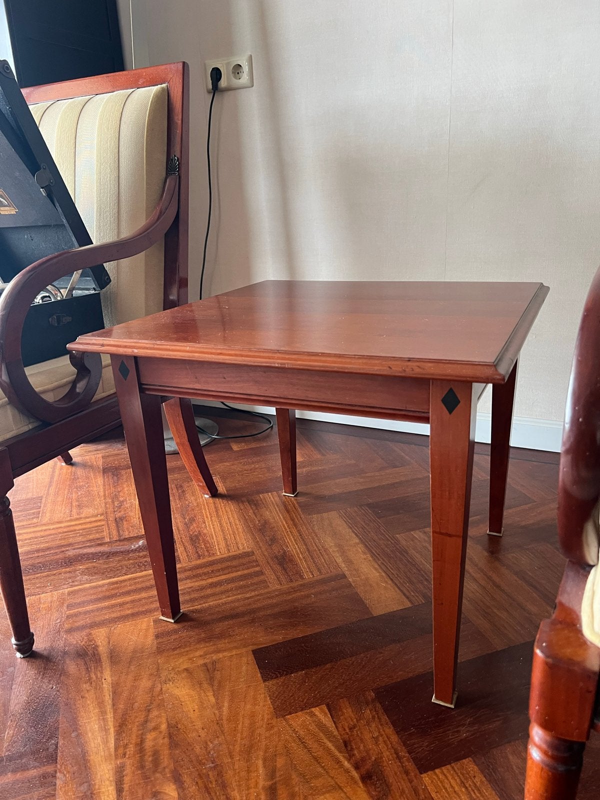 Twee kersenhouten bijzettafels, Huis en Inrichting, Minder dan 55 cm, Gebruikt, Vierkant, Hout