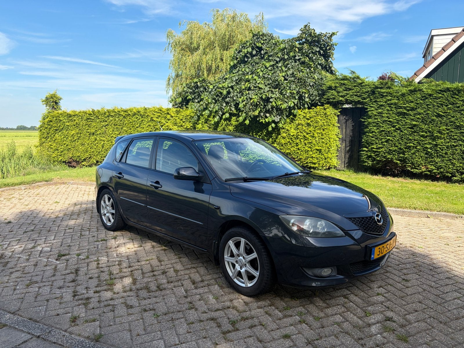 Mazda 3 1.6 Hatchback 2006 Grijs nieuwe APK, Voorwielaandrijving, 1160 kg, Stof, Zwart