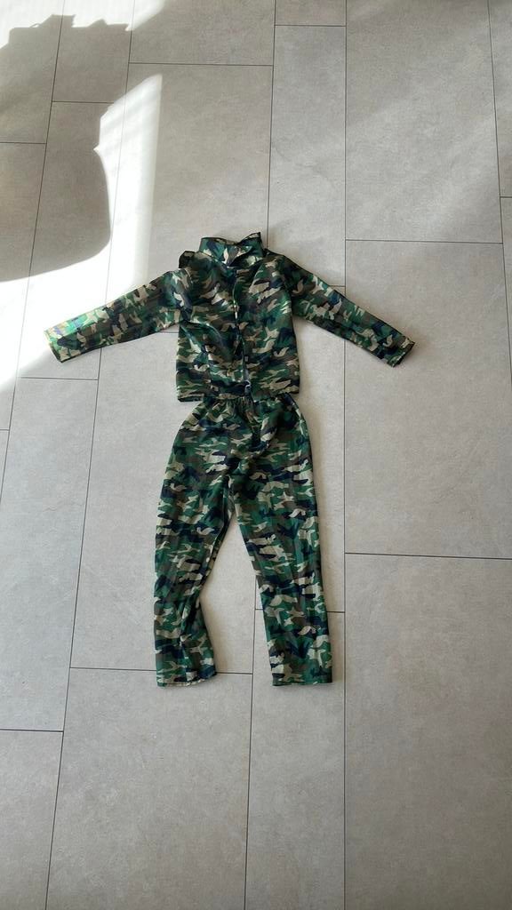 Speelpak camouflage mt 128, Ophalen of Verzenden, Zo goed als nieuw, Jongen, Setje