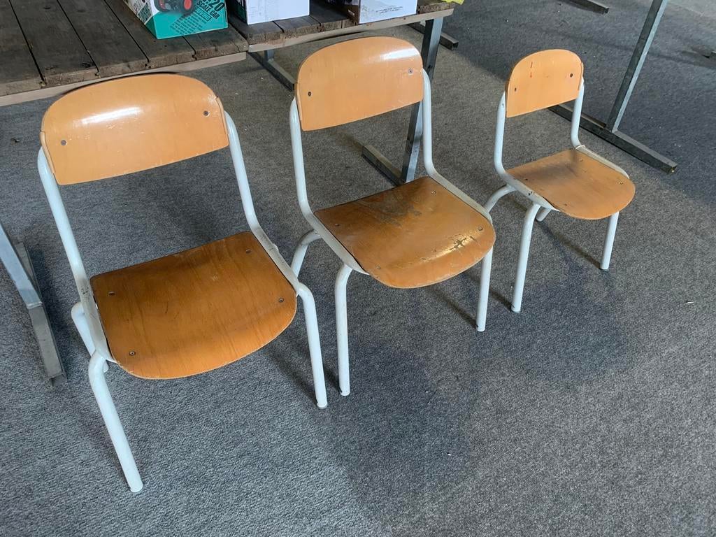 Schoolstoeltjes 50 stuks, Huis en Inrichting, Stoelen, Ophalen, Bruin, Beatrixstraat, Vijf, Zes of meer stoelen
