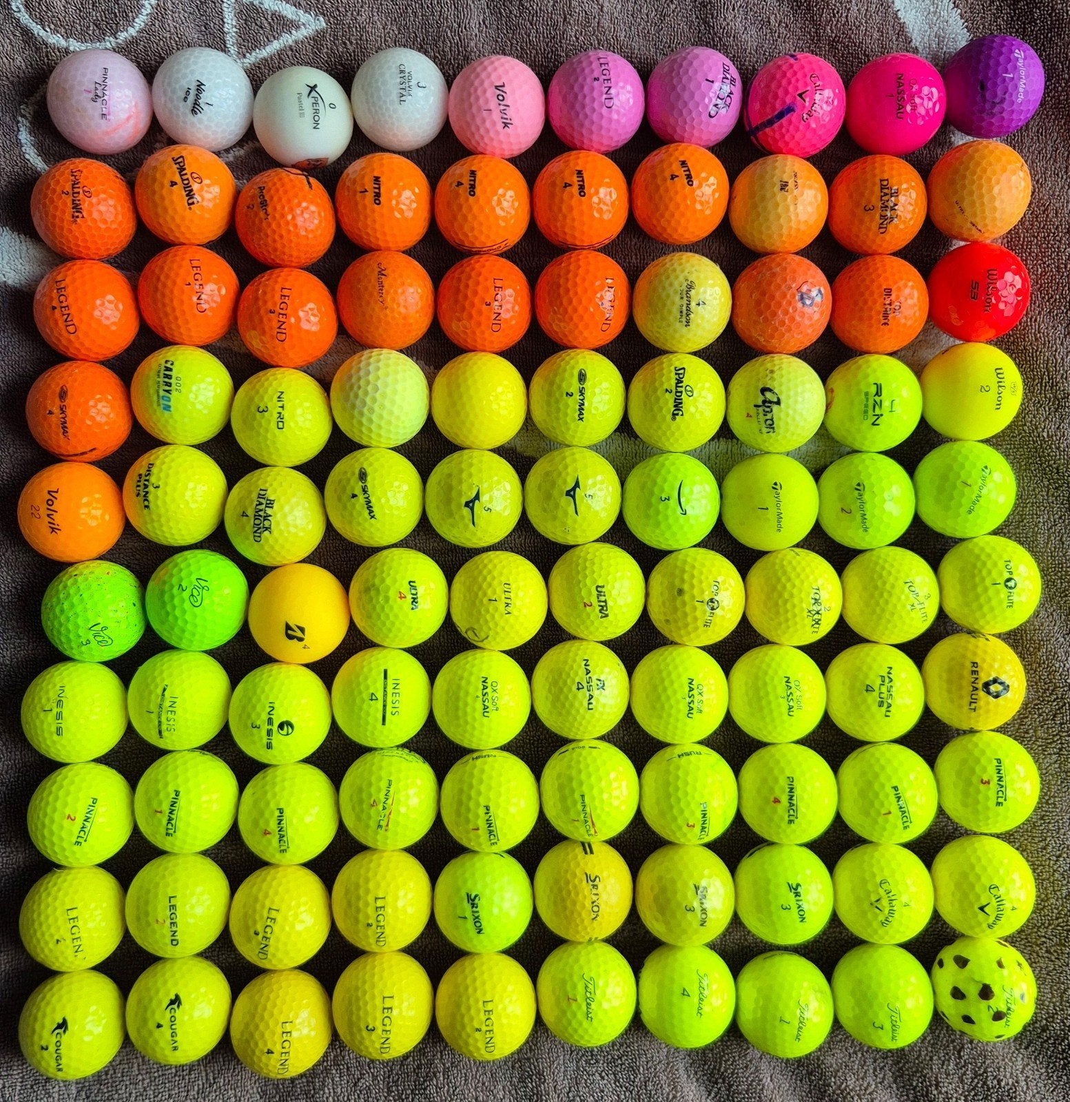 Te koop 100 schone nette gekleurde golfballen., Ophalen of Verzenden, Gebruikt, Bal(len), Overige merken