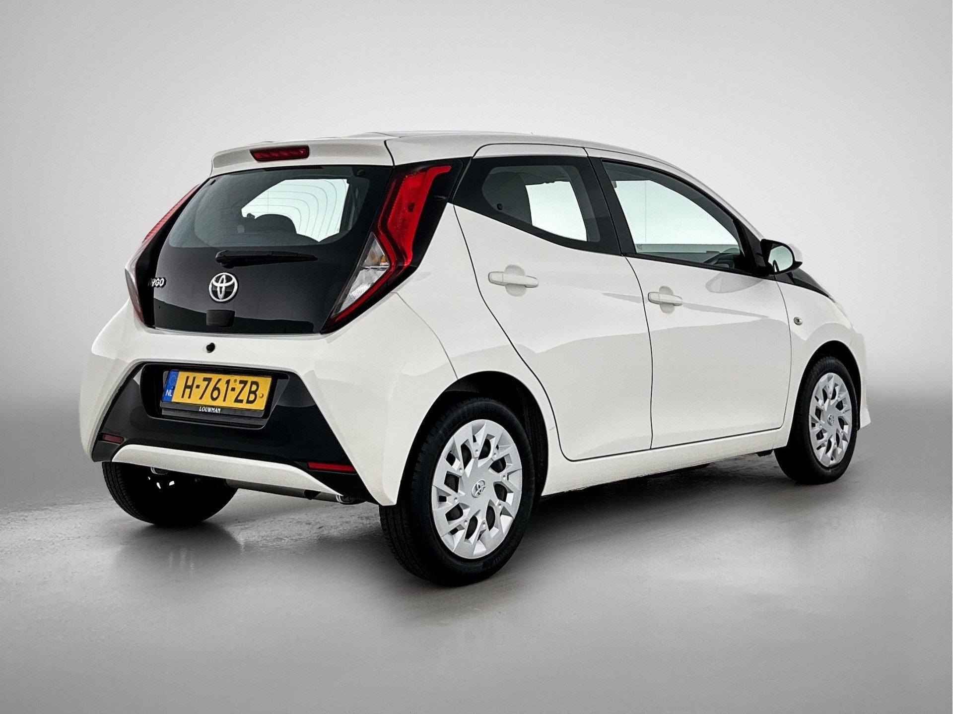Toyota Aygo 1.0 VVT-i x-play | 1e Eigenaar | Dealeronderhoud, Auto's, Voorwielaandrijving, 12 maanden, Stof, Gebruikt