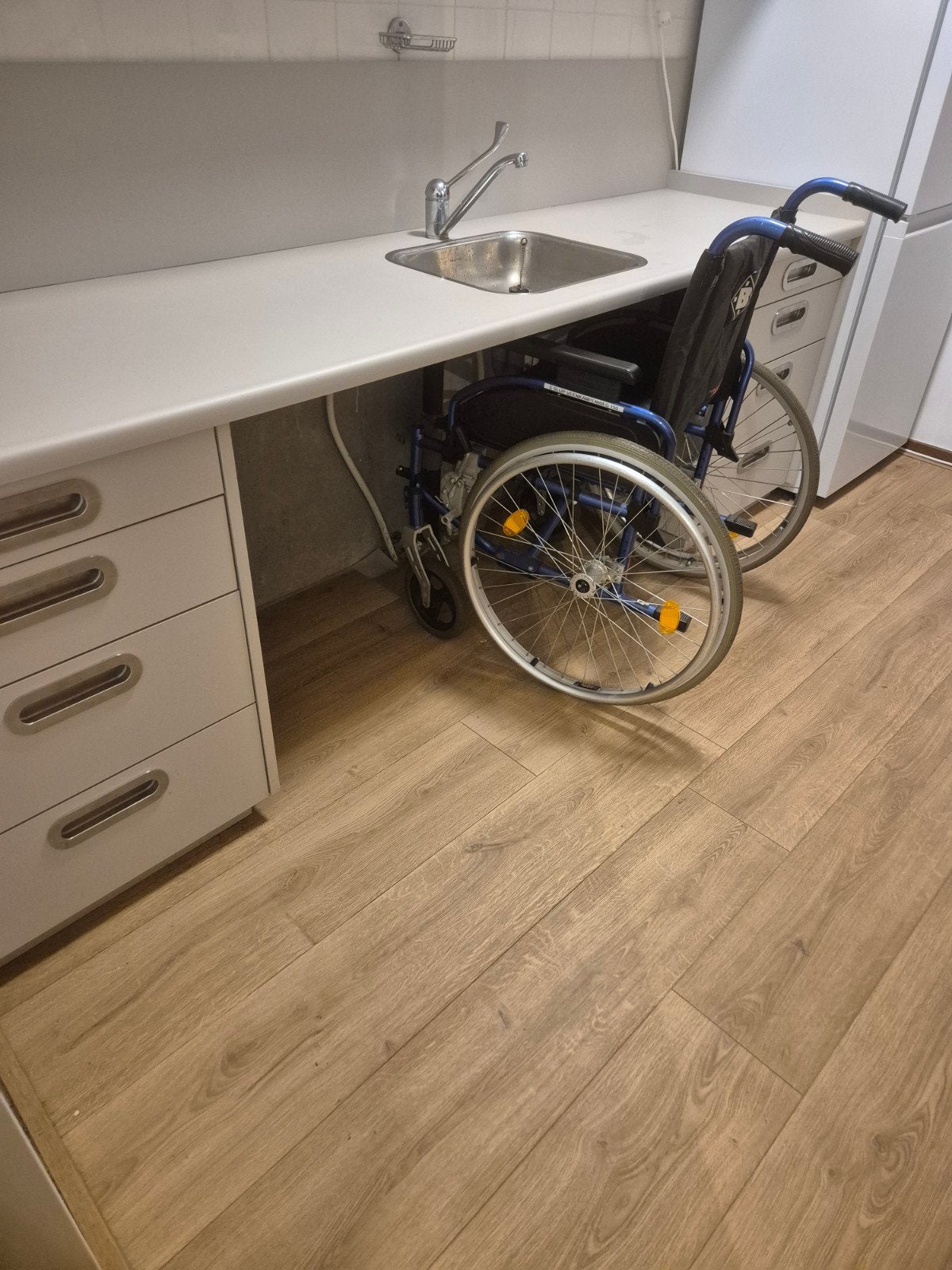 Rolstoeltoegankelijke Keuken, Huis en Inrichting, Keuken | Complete keukens, Gebruikt, Wit, Enkelwandige keuken, Ophalen of Verzenden