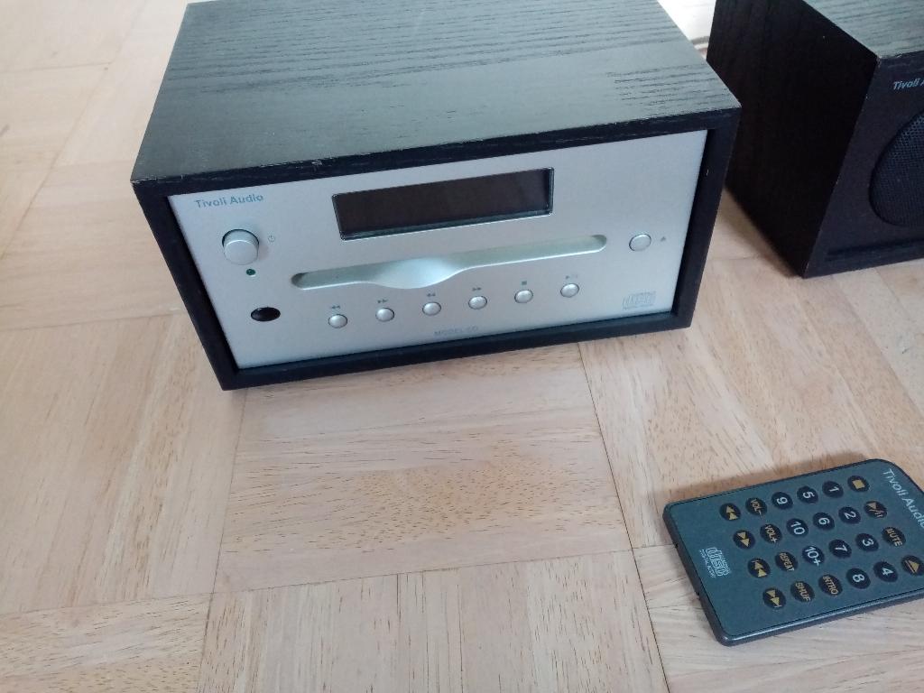 Tivoli Model One FM Radio+ Tivoli CD speler  LEZEN, Ophalen, Gebruikt, Transistorradio, Met cd-speler
