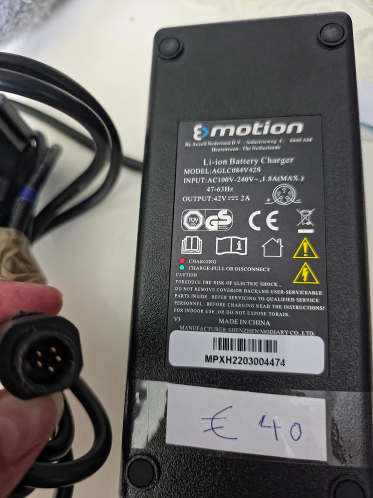 Emotion / Accell E-Bike Acculader 42V 2A (5-pins), Ophalen, Zo goed als nieuw