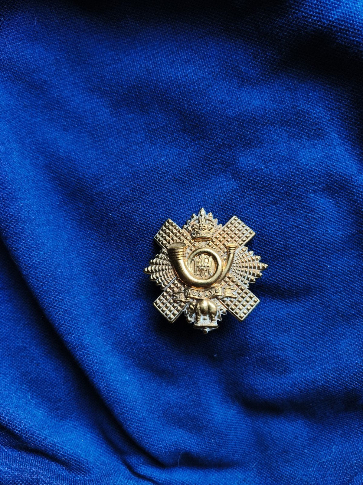 Mooie originele WW1 capbadge Highland Light Infantry., Ophalen of Verzenden, Landmacht, Engeland, Embleem of Badge