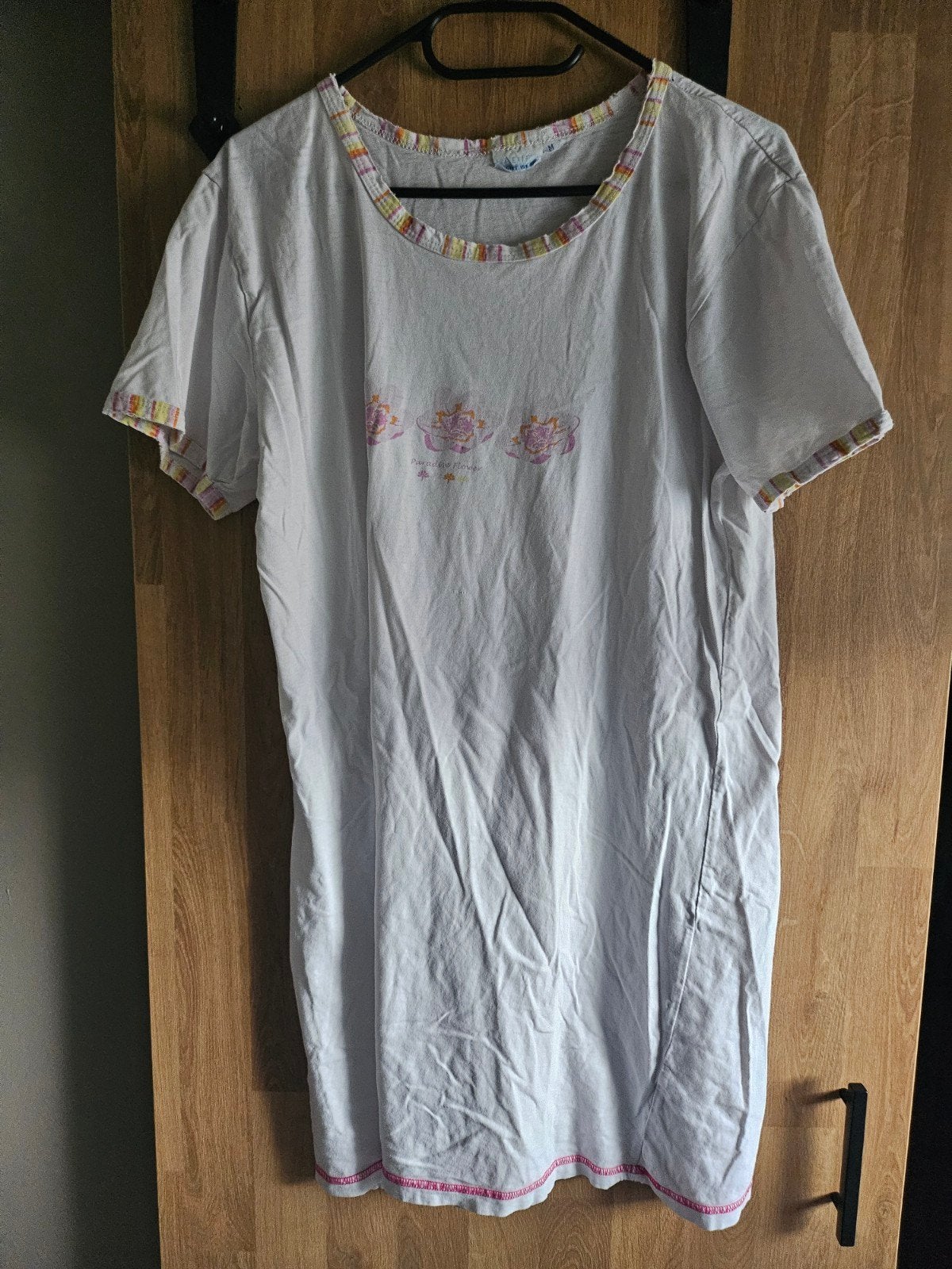 Nachtjapon dames wit met roze/gele details, LADIES NIGHT WEAR, Ophalen of Verzenden, Gedragen, Maat 38/40 (M)