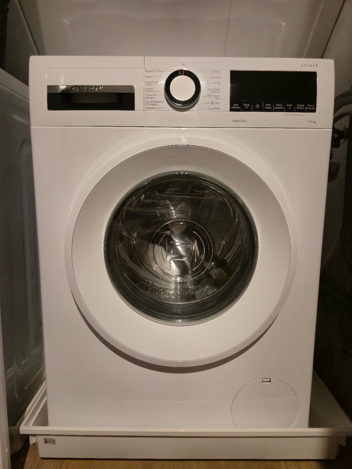 Bosch serie 4 wasmachine 3 jaar voor herstel of onderdelen, Witgoed en Apparatuur, Ophalen, 1200 tot 1600 toeren, Gebruikt, Energieklasse A of zuiniger