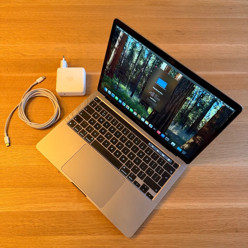 MacBook Pro 13 inch, M1, 8GB, 512GB SSD opslag, touchbar, Qwerty, 8 GB, 13 inch, 512 GB