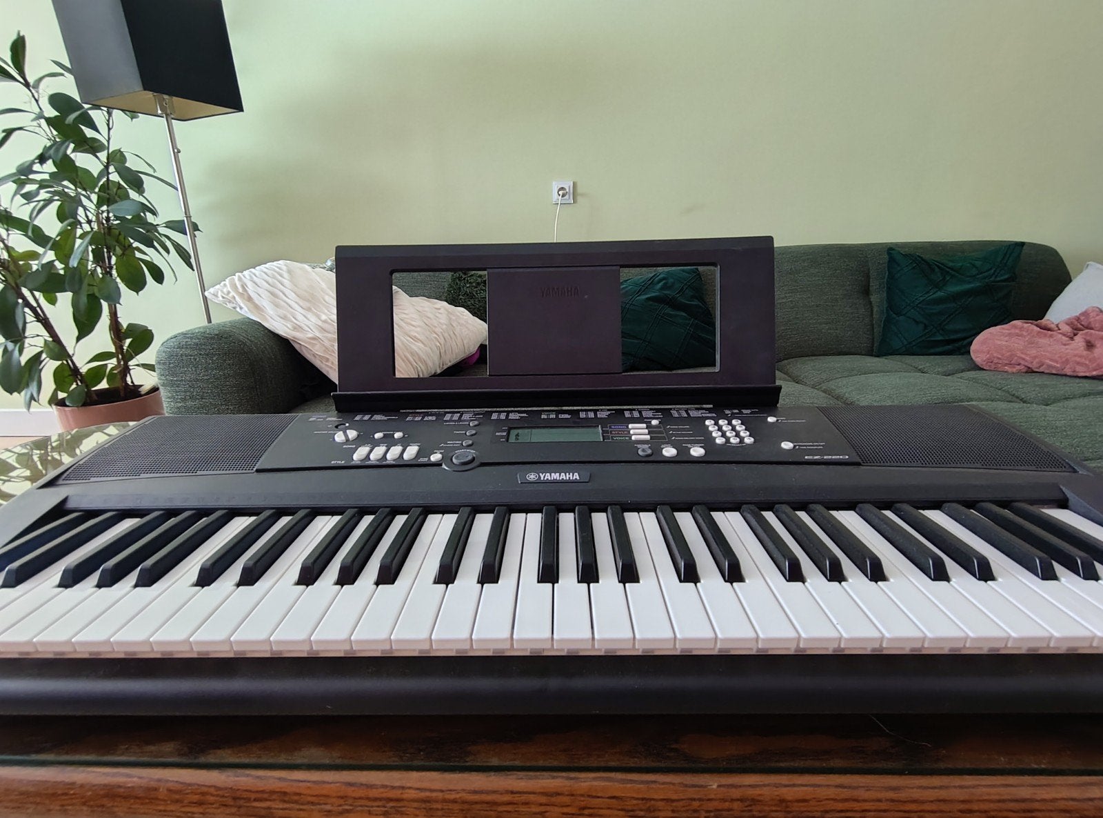 Yamaha EZ-220 Keyboard met adapter, Ophalen, 61 toetsen, Yamaha, Zo goed als nieuw