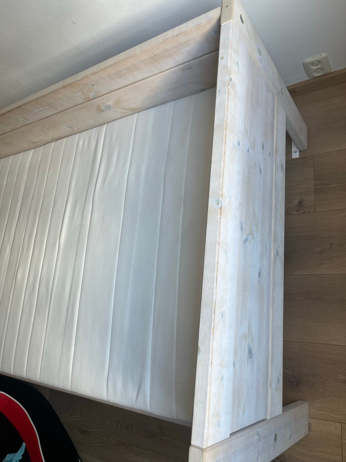 Lifetime bed whitewash 206x102 cm met matras (logeerbed), Eenpersoons, Wit, Ophalen of Verzenden, Zo goed als nieuw