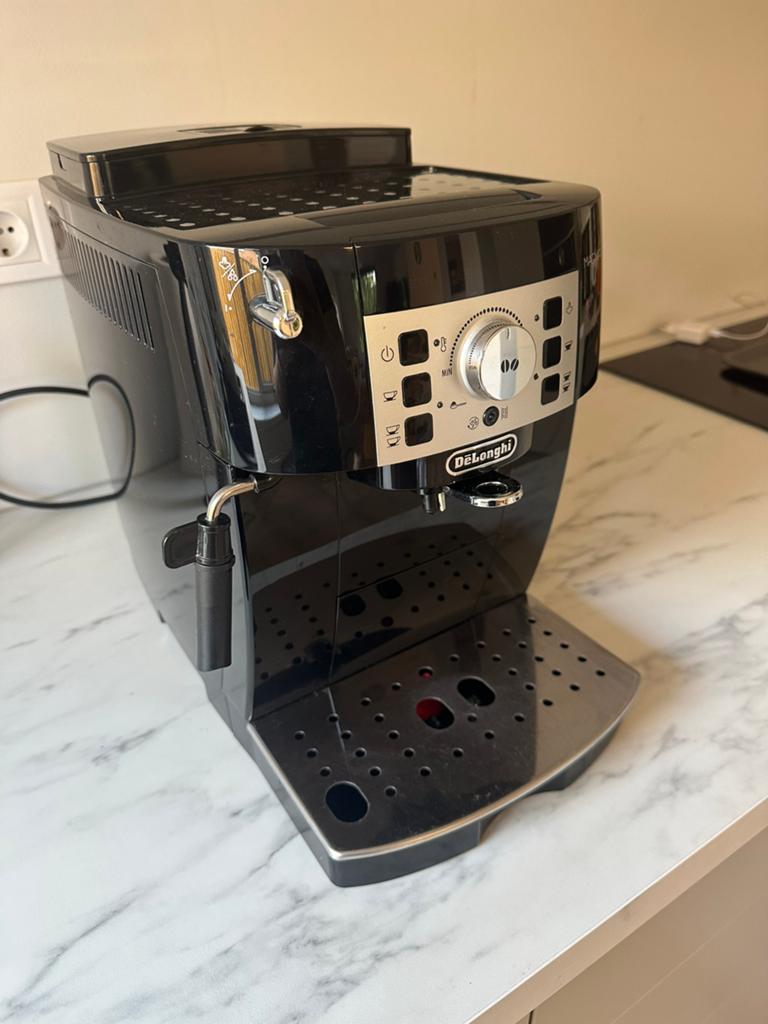 DeLonghi Magnifica S, Witgoed en Apparatuur, Koffiezetapparaten, Stoompijpje, Gebruikt, Espresso apparaat, Koffiebonen