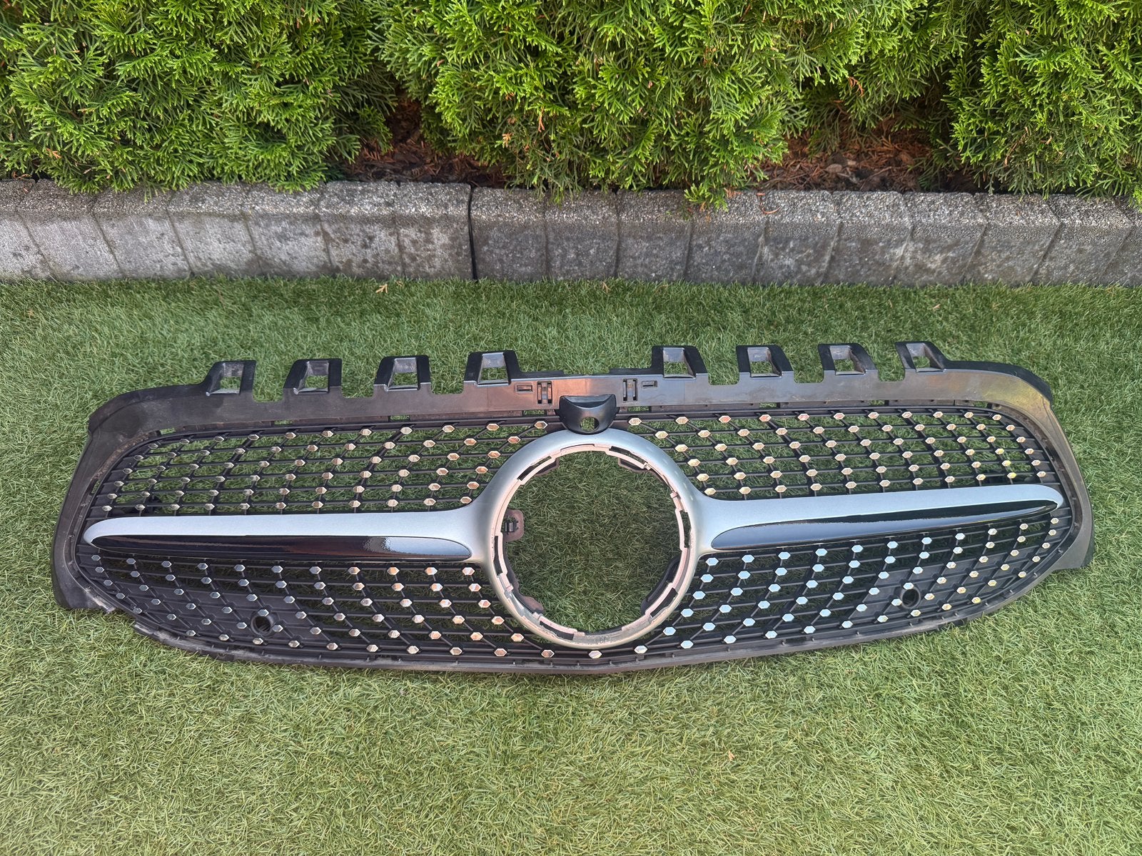 Diamond grill Mercedes A klase w177 Amg line, Gebruikt, Voor, Mercedes-Benz, Ophalen of Verzenden