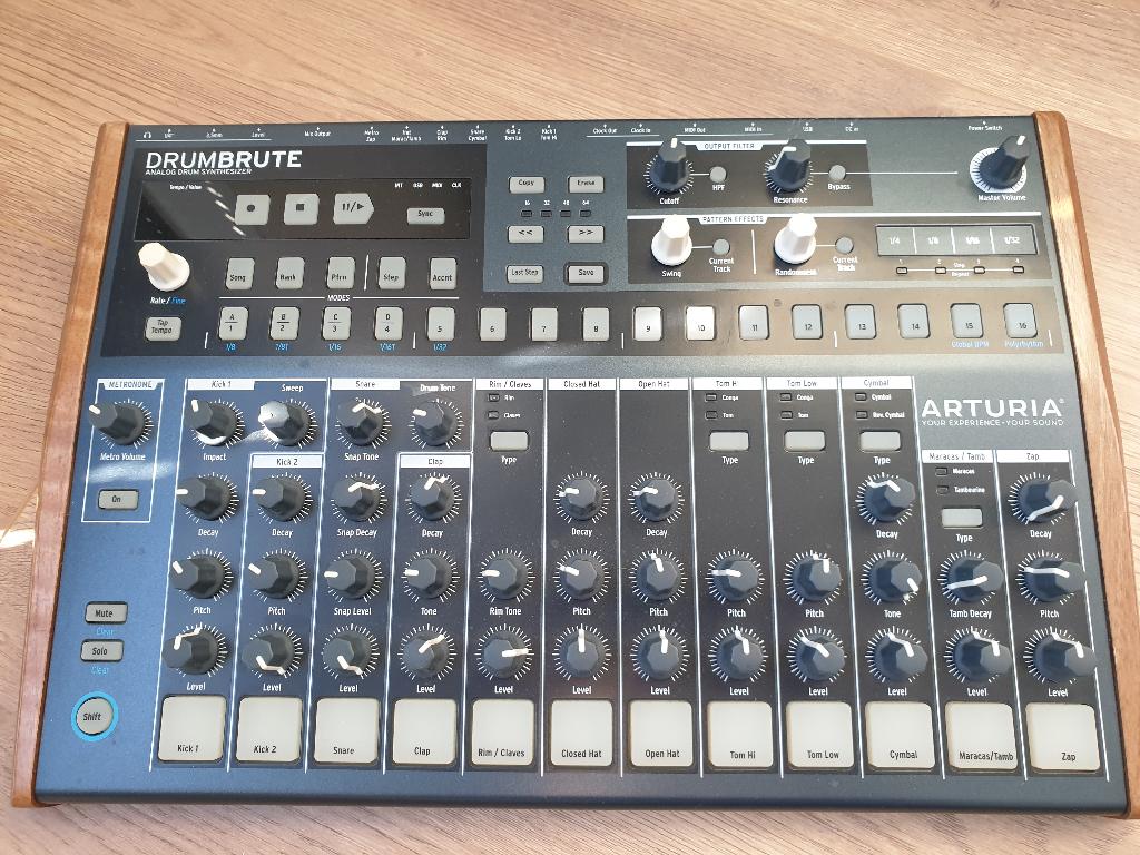 Arturia Drumbrute Analog drummachine, Muziek en Instrumenten, Drumcomputers, Ophalen of Verzenden, Gebruikt, Overige merken