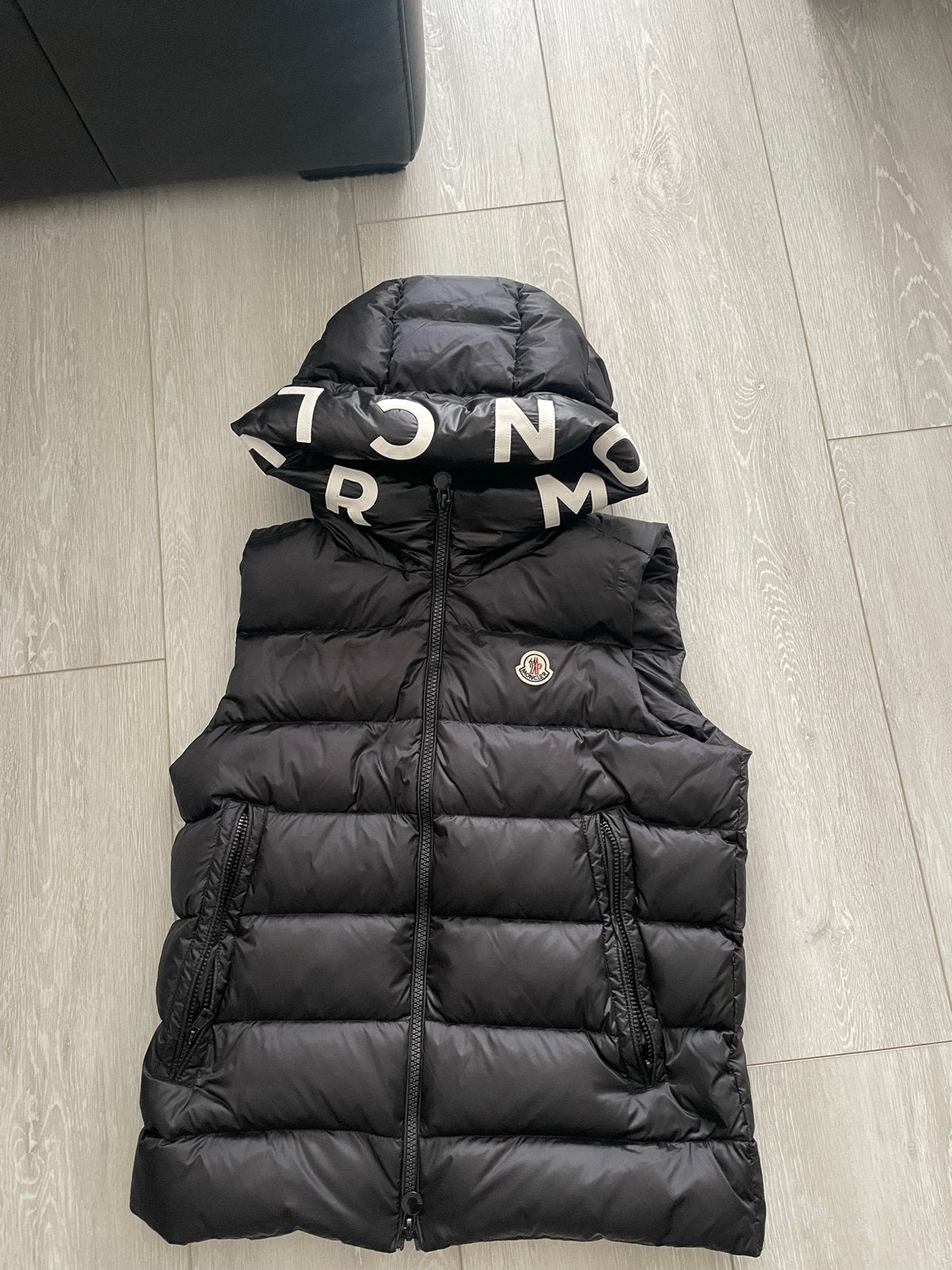 Moncler Bodywarmer Zwart met Capuchon, Ophalen of Verzenden, Nieuw, Maat 48/50 (M), Zwart