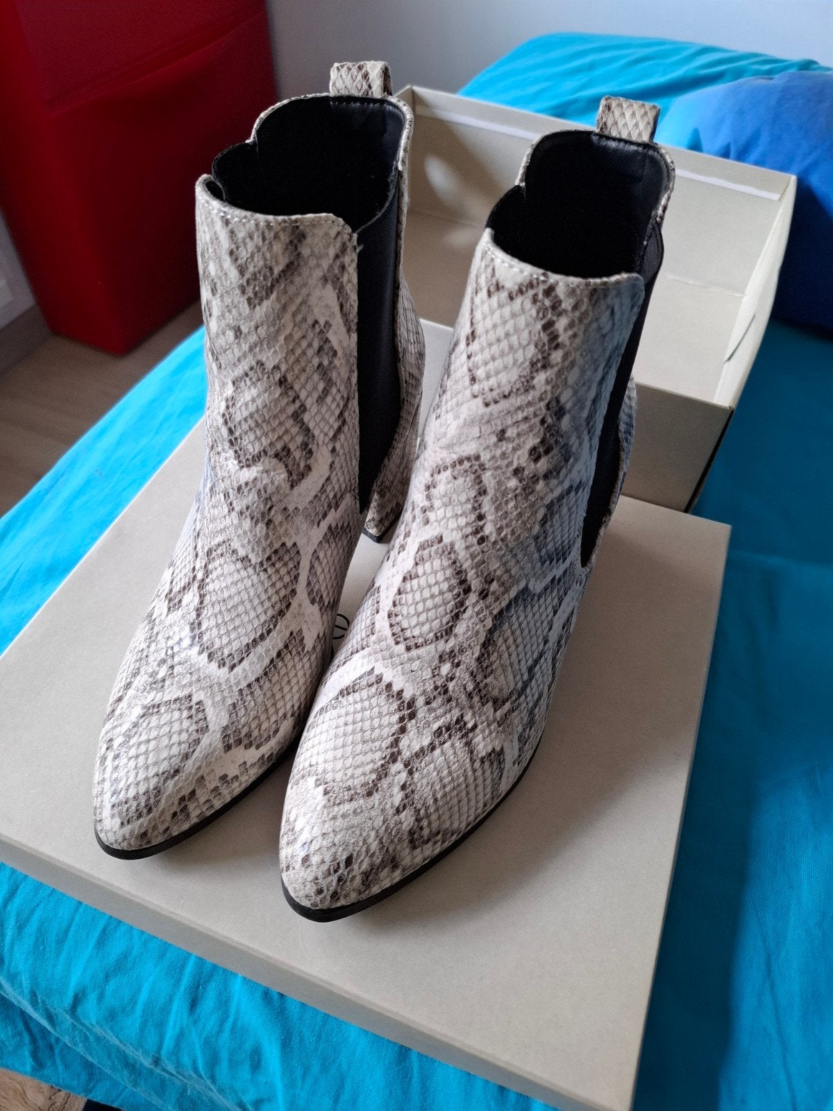 OPRUIMEN dames enkellaarsen en gevoerde slipper, Ophalen of Verzenden, Zo goed als nieuw, Lage of Enkellaarzen