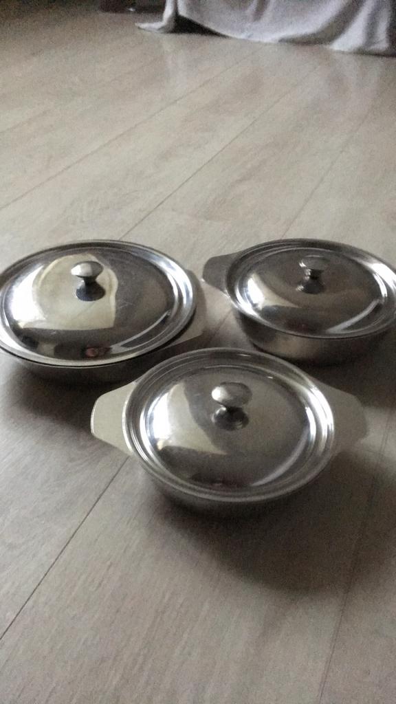 3 RVS dekschalen met deksels, Ophalen, Zo goed als nieuw, Rvs