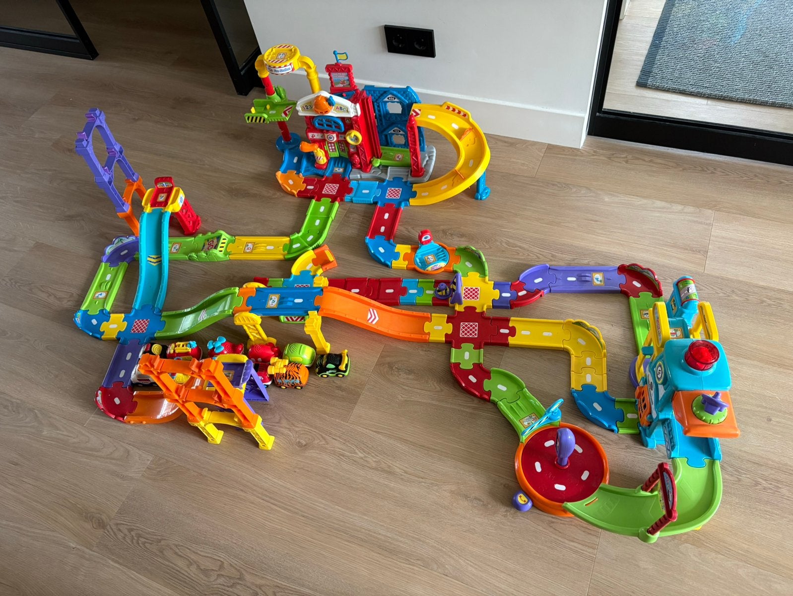 Uitgebreide set V tech Toet toet auto’s, Ophalen, Gebruikt, 2 tot 4 jaar