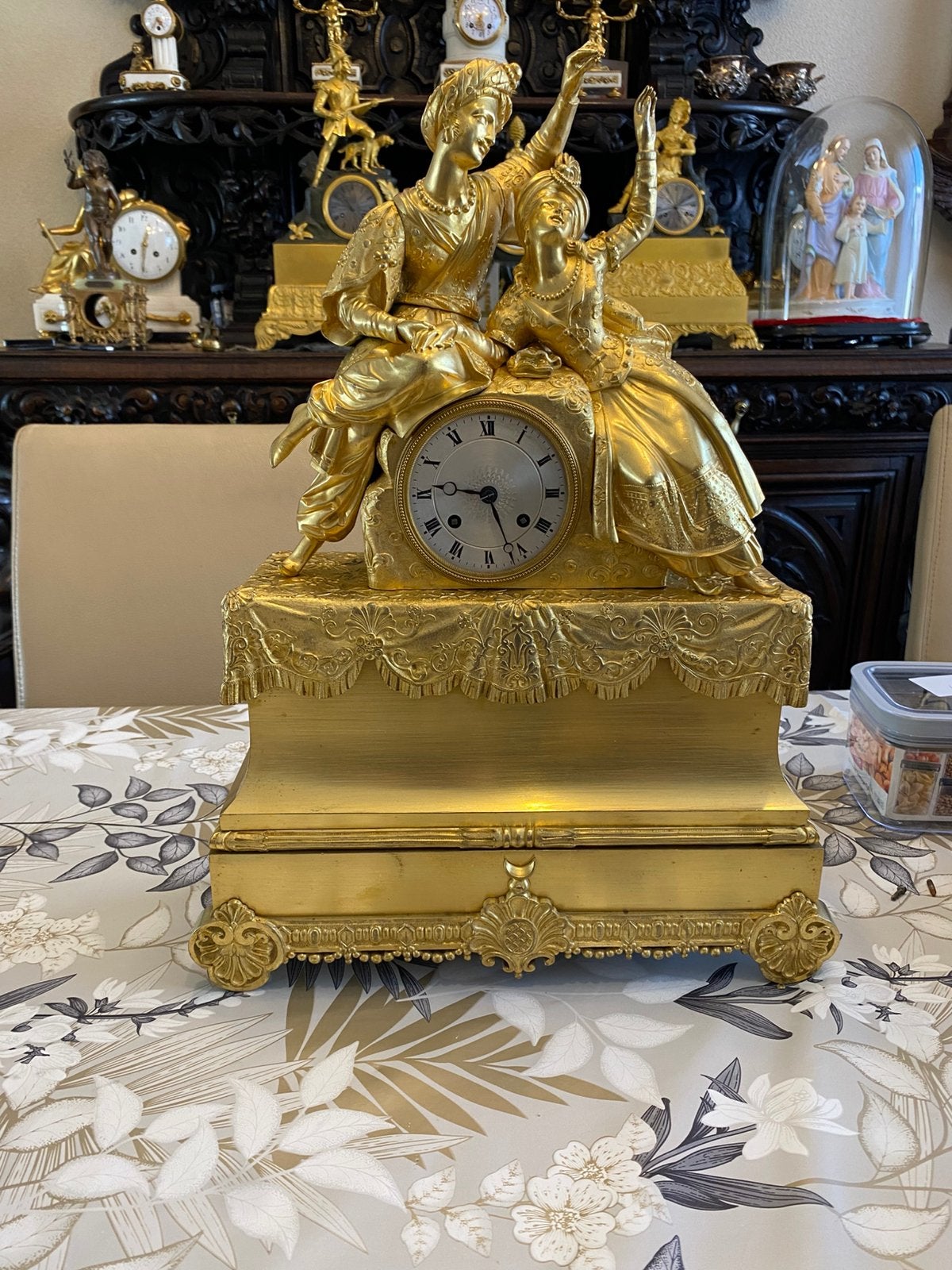 Antieke Franse bronzen vergulde empire pendule met figuren, Ophalen of Verzenden