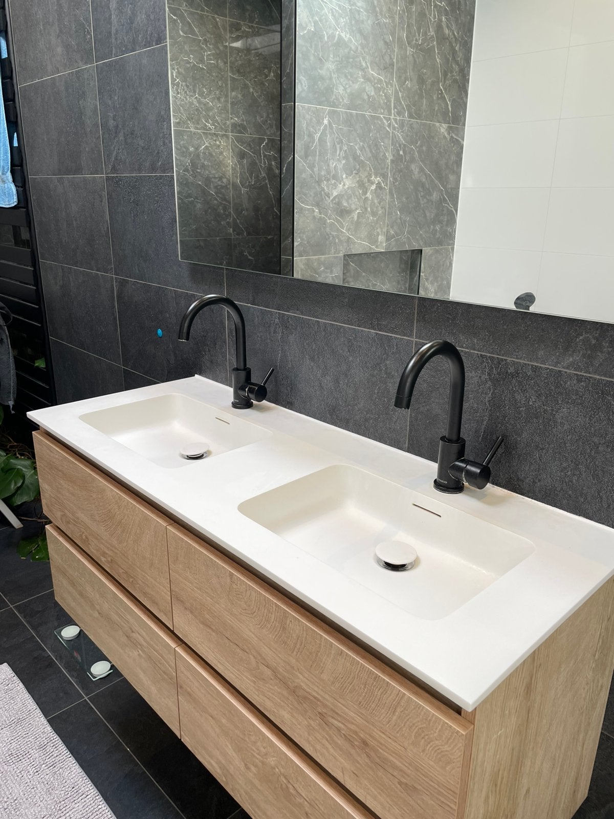 Nieuwe solid surface wastafel met twee spoelbakken, Ophalen, Nieuw