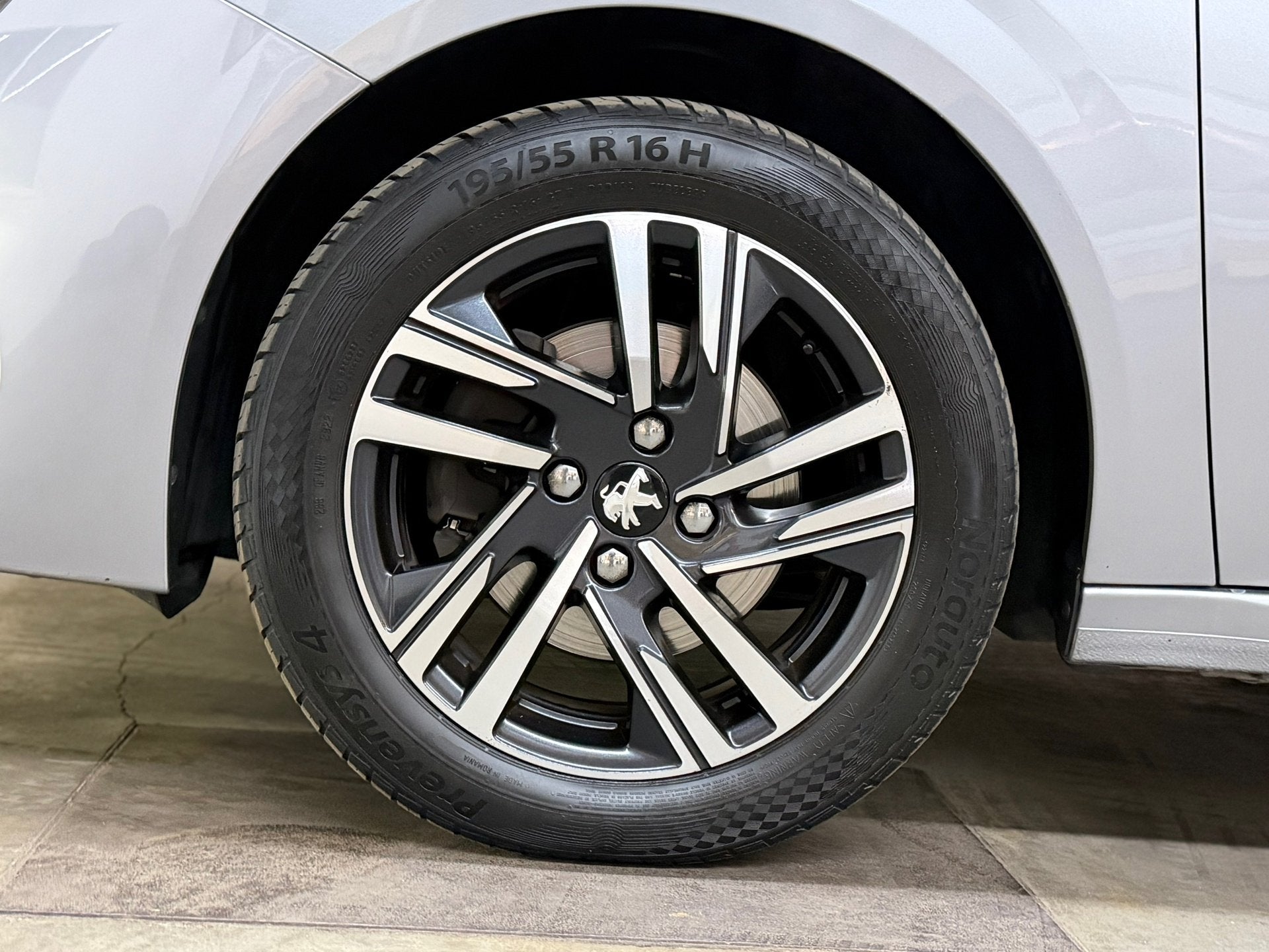 Peugeot 208 1.2 PureTech Allure Pack 2021 LED CAMERA CAR-PLA, 101 pk, Gebruikt, Leder en Stof, 23 km/l