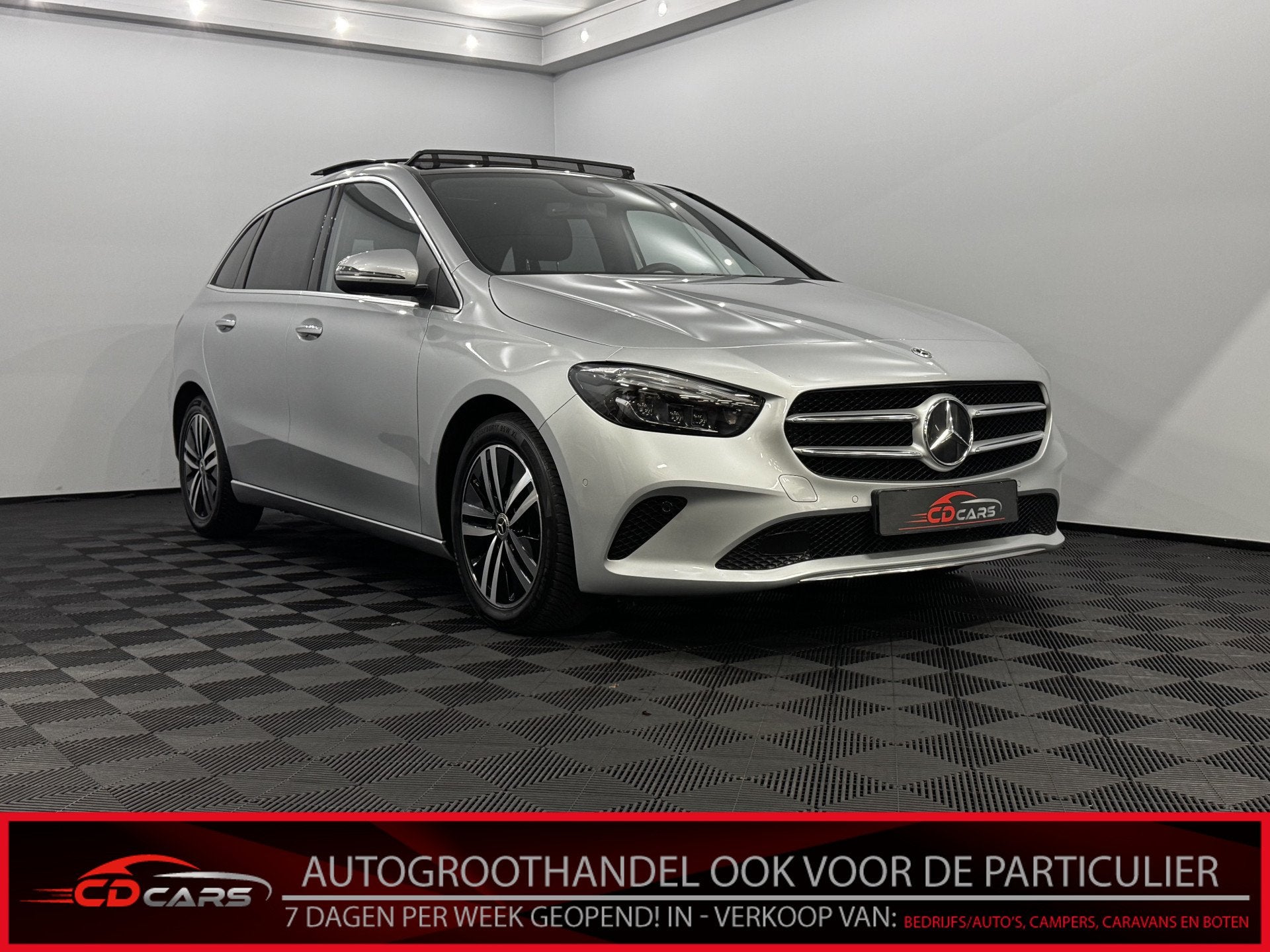 Mercedes-Benz B-Klasse 180 Business Solution Luxury Pano, Le, Auto's, 136 pk, Gebruikt, Euro 6, 4 cilinders