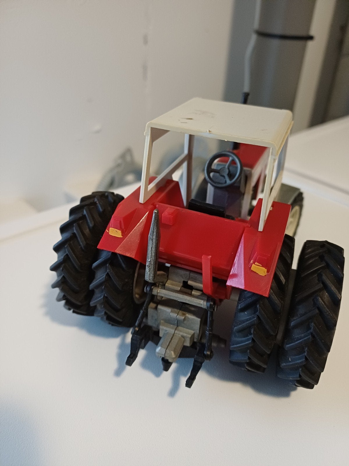 Britains MF 2680 wit met dubbele montering achter, Ophalen of Verzenden, Gebruikt, Tractor of Landbouw, Britains