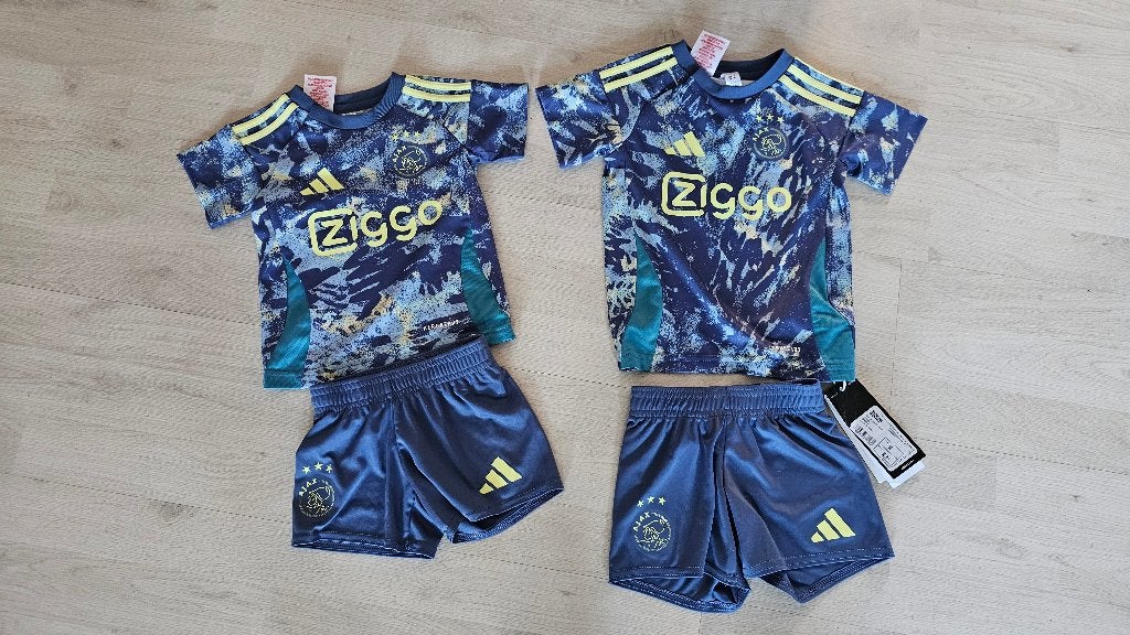 Ajax UIT Tenue! Baby! Mt 80! NIEUW!, Ophalen of Verzenden, Jongetje